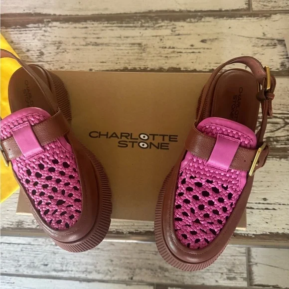 CHARLOTTE STONE “Aubrey woven” in carnation! Comes w/ FREE C.S. tote&duster bags